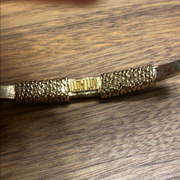 Low Luv triangle bracelet - Picture 2 of 4